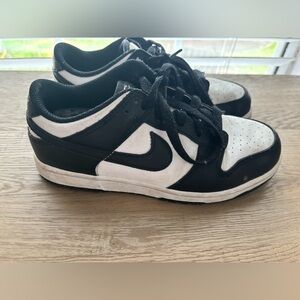 Nike Kids Black and White Sneakers PANDAS